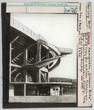 Florenz: Kampfbahn Giovanni Berta von Pier Luigi Nervi, Blick auf einen der seitlichen Tribünenaufgänge