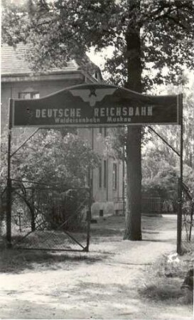 Waldbahnhof in Keula : Lěsne dwórnišćo w Kiju