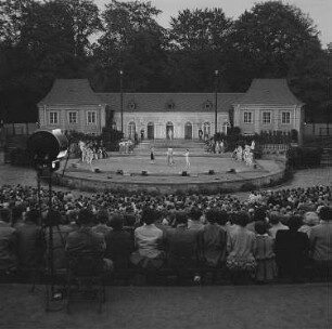 Dresden. Großer Garten, Freilichtbühne Junge Garde, Aufführung von Schwanensee