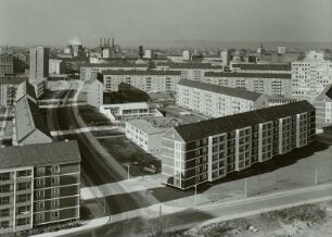 Dresden. Blick vom Wohnhochhaus Reitbahnstraße 19 (17 Stockwerke) nach Nordwesten über die Dr.-Karl-Rüdrich-Straße in die Kurt-Schlosser-Straße