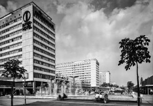 Prager Straße, Wiener Platz