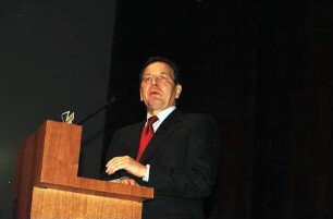 Freiburg im Breisgau: Bundeskanzler Gerhard Schröder in der Kultur- und Tagungsstätte (Konzerthaus)