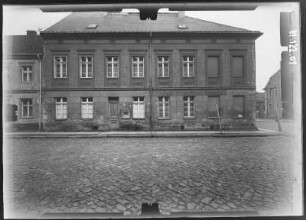 Bernau, Breite Straße 11 (?). Wohnhaus. Straßenfront