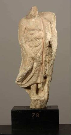Bruchstück eines Weihreliefs mit stehendem Adoranten