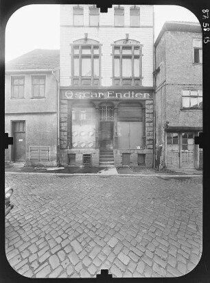 Schmalkalden, Stumpfelsgasse. Wohnhaus mit Laden (Oscar Endter). Straßenfront (Teilansicht)