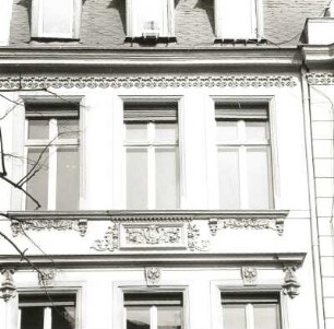 Cottbus, Karl-Liebknecht-Straße 115. Wohnhaus (E. 19. Jh.), Fenster (2. Obergeschoss)