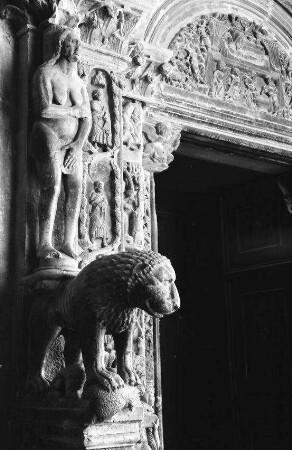 Trogir: Hauptportal der Kathedrale mit venezianischem Löwen