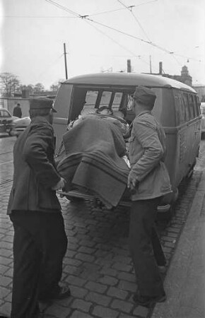 Krankentransport des Deutschen Roten Kreuzes.