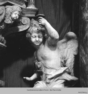Hochaltar: Ziborium mit Leuchterengel : Zwei Leuchterengel