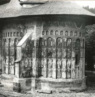 Voronet, Rumänien. Kloster Voroneț. Klosterkirche (1488, Fresken 1547), Ost- und Südkonche mit Fresken