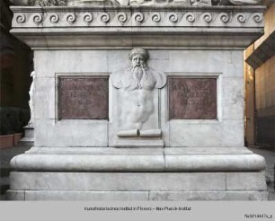 Herkules und Cacus : Statuensockel