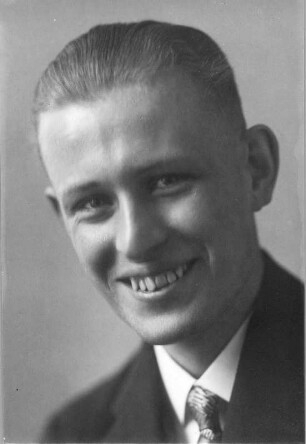 Porträt eines jungen Mannes aus Dresden (K.?, ?). Fotografie (Negativabzug auf Papier) von Ursula Richter. Dresden, um 1930