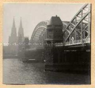 Köln, Hohenzollernbrücke, Dom