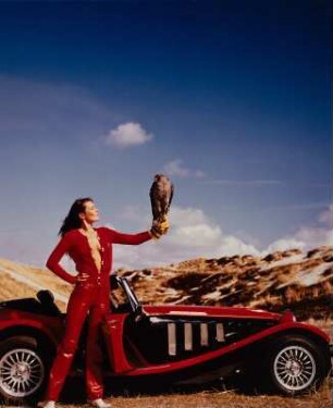 Frau mit Adler und Panther Turbo Lima : Aufnahmeserie für den Castrol-Kalender "Girls and Cars" 1980, unpubliziert