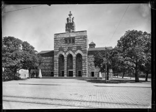 Neu-Ulm. Kirche St. Johann Baptist, Johannesplatz. Straßenansicht