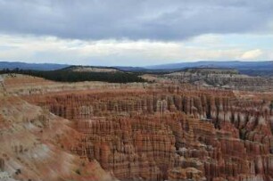 Felsen im Bryce Canyon Nationalpark : Blick vom Inspiration Point im Bryce Canyon Nationalpark am Abend auf die Felsenformationen, aufgenommen am 17. August 2012