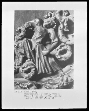 Wange S II B, Bekrönung: Männliche Figur