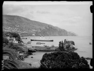 Funchal, Blick auf Hafen von Estrada mon.