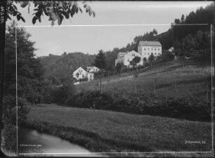 Schandau (Bad Schandau). Häuser am Ortsende im Kirnitzschtal. Blick nach Südosten gegen die Ostrauer Scheibe