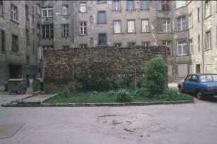 DDR. Berlin. Hinterhof (vielleicht Prenzlauer Berg)
