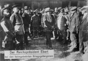 Friedrich Ebert besucht zurückgekehrte Kriegsgefangene