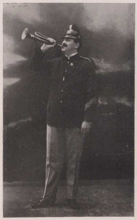 Fotografie einer Person in Soldatenuniform