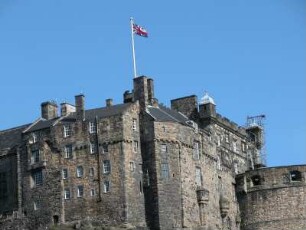 Königsschloss : Schloß Edinburgh auf 120 m hohem, steil abfallendem Felsen, im Stadtzentrum. Aufgenommen im Juni 2005. Foto Uwe Gerig