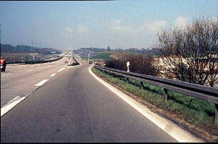Einfahrt in Nebenfahrbahn (aus Richtung München)