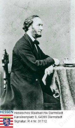 Carrière, Moritz, Prof. Dr. phil. (1817-1895) / Porträt, an Tisch sitzend, ein Buch in der Hand haltend, linkes Profil, Kniestück