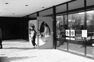 Kirchzarten: Schulzentrum; Schülergruppe geht in die Schule