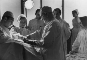 Hamburg-Hohenfelde. Katholisches Marienkrankenhaus. Der Chefarzt operiert selbst bei einer Krebs-OP.
