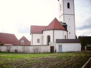 Ansicht von Osten mit Kirche über Kirchhofmauer