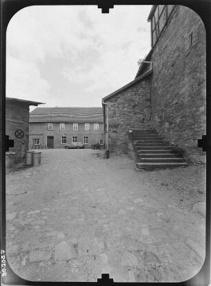 Großburschla (Treffurt-Großburschla). Pfarrkirche (Baubeginn um 1130). Teilansicht der Nordseite
