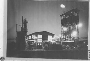 [Destillation bei Nacht]