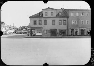 Penig, Brückenstraße 26. Wohnhaus mit Läden. Straßenfront