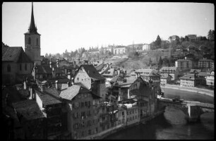 Bern: Altstadthäuser mit Nydeggkirche