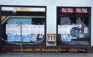 Brandenburg/Havel - Trostlosigkeit im Stadtzentrum : Leere Schaufenster in der Innenstadt von Brandenburg/Havel, 2002