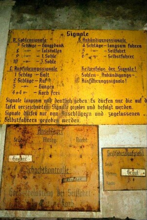 Flussspatgrube: Hinweistafel zur Signalgebung