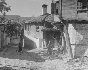 Landleben in Kopriwschtiza im zentralen Teil des Sredna-Gora-Gebirges. Typische Wohnhäuser der altbulgarischen Architektur