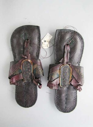 Sandalenpaar