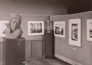 Ausstellung "Junge Dresdner Künstler" : Dresden, Studentenhaus Mommsenstraße. Ausstellungsraum des National-sozialistischen Deutschen Studentenbundes anläßlich der Schau "Junge Dresdner Künstler", Blick in eine Ausstellungskoje