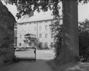 Großharthau, Mühlenweg 8. Industriemühle (1873). Mühlengebäude. Hofansicht mit Tor