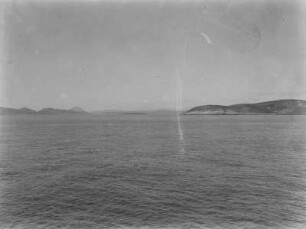 Küste : Blick vom Meer aus auf eine Küste