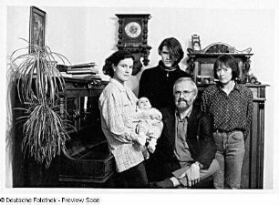 Familie L. (Referent, Lehrerin) in ihrer Wohnung