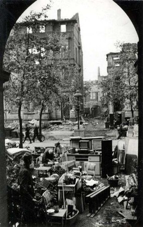 Zerstörungen Zweiter Weltkrieg. Westendstraße (Reinhold-Frank-Straße)