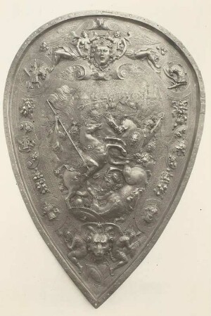 Prunkschild : Prunkschild (Vorderseite), Augsburg, 2. Hälfte 16. Jh.. Dresden: Staatliche Kunstsammlungen, Rüstkammer N 0145 (ehem. Historisches Murseum)