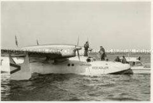 Das Transatlantik-Flugboot "Seeadler" landet auf dem Müggelsee