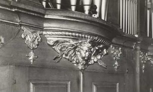 Lengefeld/Erzgebirge: Kirche. Orgel von Zacharias Hildebrand. Mittelturm - Konsole