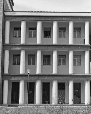 Centro Socio-Sanitario — Hintergebäude