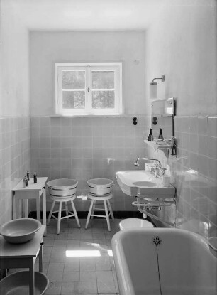Dresden. II. Internationale Hygiene-Ausstellung. Musterhaus. Badezimmer (1925/1930)